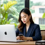 Home 19 기타 디지털 환경에서의 사이버보안 습관 - A detailed digital illustration of a young Thai professional woman sitting at a modern desk in a coz...